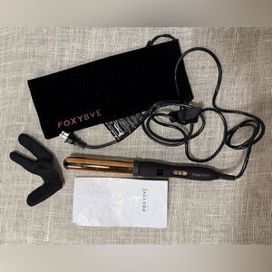 FoxyBae Black and Gold Curling Wand